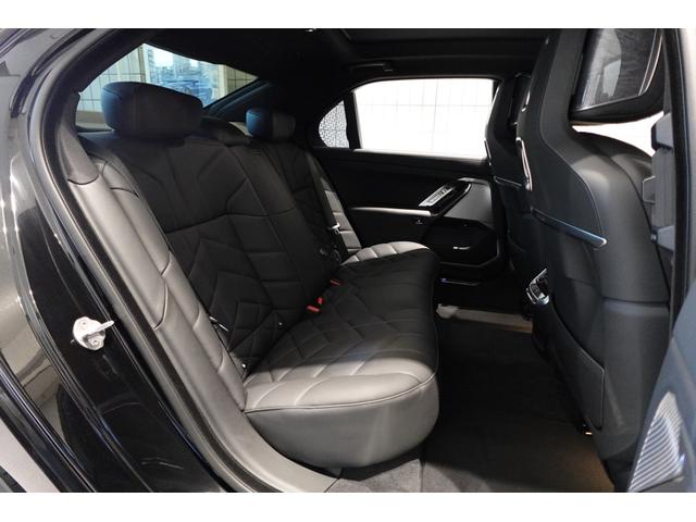 i7 xDrive 60 Mスポーツ 元メーカー車両 Bowers&Wilkinsスピーカー パノラマガラスサンルーフ ソフトクローザードア 全方位カメラ 純正20インチアルミ ブラックレザーシート ベンチレーションシート 認定中古車(19枚目)
