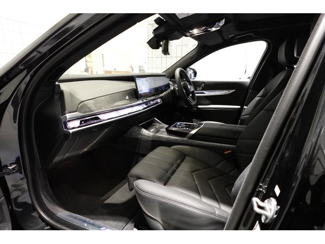 i7 xDrive 60 Mスポーツ 元メーカー車両 Bowers&Wilkinsスピーカー パノラマガラスサンルーフ ソフトクローザードア 全方位カメラ 純正20インチアルミ ブラックレザーシート ベンチレーションシート 認定中古車(22枚目)