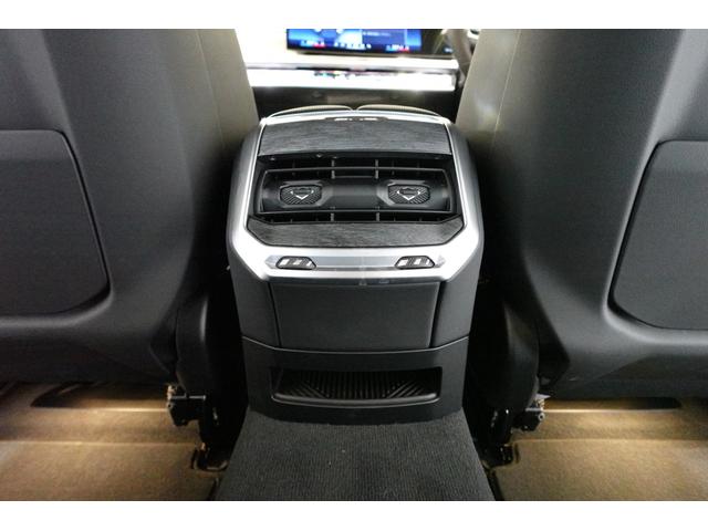 i7 xDrive 60 Mスポーツ 元メーカー車両 Bowers&Wilkinsスピーカー パノラマガラスサンルーフ ソフトクローザードア 全方位カメラ 純正20インチアルミ ブラックレザーシート ベンチレーションシート 認定中古車(30枚目)