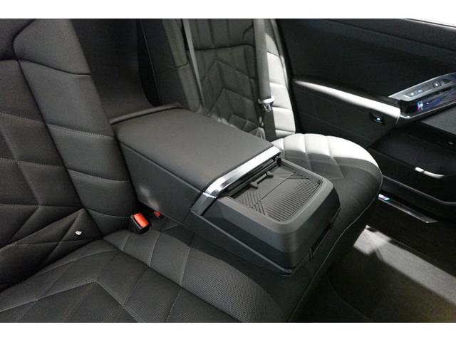 i7 xDrive 60 Mスポーツ 元メーカー車両 Bowers&Wilkinsスピーカー パノラマガラスサンルーフ ソフトクローザードア 全方位カメラ 純正20インチアルミ ブラックレザーシート ベンチレーションシート 認定中古車(32枚目)