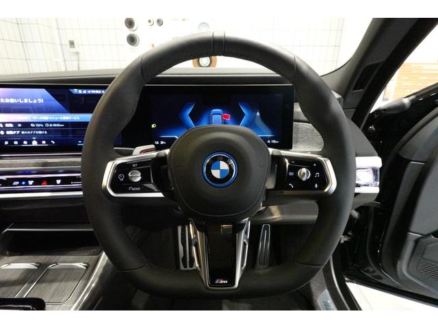 i7 xDrive 60 Mスポーツ 元メーカー車両 Bowers&Wilkinsスピーカー パノラマガラスサンルーフ ソフトクローザードア 全方位カメラ 純正20インチアルミ ブラックレザーシート ベンチレーションシート 認定中古車(39枚目)