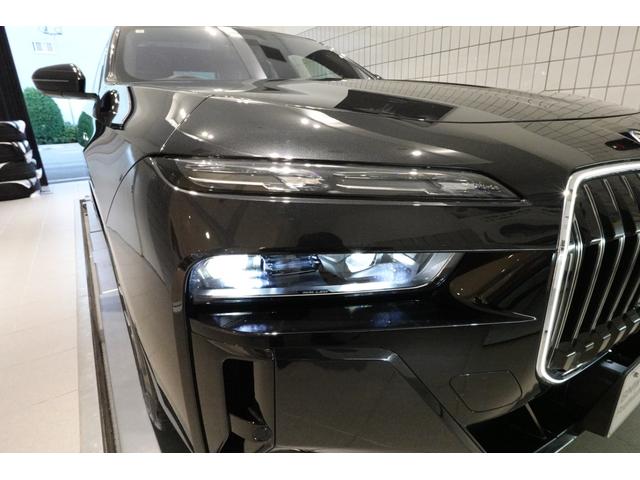 i7 xDrive 60 Mスポーツ 元メーカー車両 Bowers&Wilkinsスピーカー パノラマガラスサンルーフ ソフトクローザードア 全方位カメラ 純正20インチアルミ ブラックレザーシート ベンチレーションシート 認定中古車(65枚目)