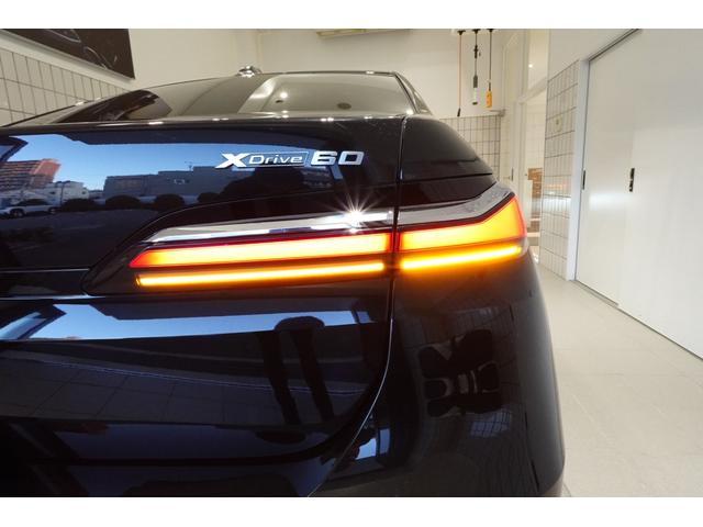 i7 xDrive 60 Mスポーツ 元メーカー車両 Bowers&Wilkinsスピーカー パノラマガラスサンルーフ ソフトクローザードア 全方位カメラ 純正20インチアルミ ブラックレザーシート ベンチレーションシート 認定中古車(68枚目)