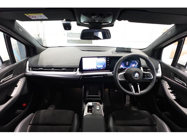 ２シリーズ ２１８ｄアクティブツアラー　Ｍスポーツ　元デモカー　テクノロジーパッケージ　ルーフレール　ヘッドアップディスプレイ　全方位カメラ　シートヒーター　ワイヤレスチャージング　純正１７インチＡＷ　アダプティブヘッドライト　禁煙車　認定中古車（5枚目）