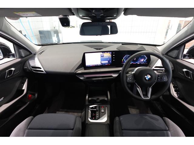 １シリーズ １２０ｄ　元デモカー　ハイラインパッケージ　テクノロジーパッケージ　エコニアバイカラーシート　ｈａｒｍａｎ／ｋａｒｄｏｎスピーカー　全方位カメラ　ワイヤレスチャージング　ヘッドアップディスプレイ　認定中古車（5枚目）