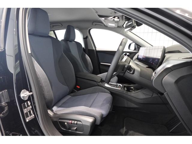 １シリーズ １２０ｄ　元デモカー　ハイラインパッケージ　テクノロジーパッケージ　エコニアバイカラーシート　ｈａｒｍａｎ／ｋａｒｄｏｎスピーカー　全方位カメラ　ワイヤレスチャージング　ヘッドアップディスプレイ　認定中古車（17枚目）