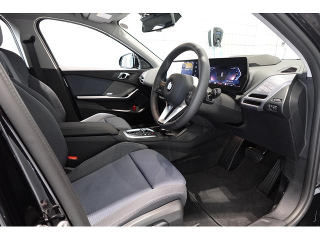 １シリーズ １２０ｄ　元デモカー　ハイラインパッケージ　テクノロジーパッケージ　エコニアバイカラーシート　ｈａｒｍａｎ／ｋａｒｄｏｎスピーカー　全方位カメラ　ワイヤレスチャージング　ヘッドアップディスプレイ　認定中古車（18枚目）