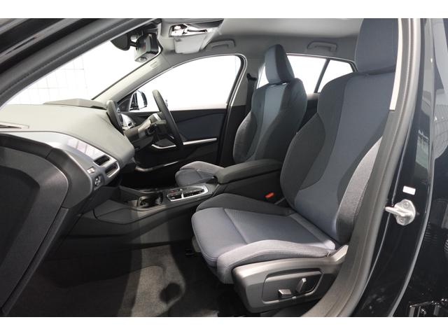 １シリーズ １２０ｄ　元デモカー　ハイラインパッケージ　テクノロジーパッケージ　エコニアバイカラーシート　ｈａｒｍａｎ／ｋａｒｄｏｎスピーカー　全方位カメラ　ワイヤレスチャージング　ヘッドアップディスプレイ　認定中古車（21枚目）