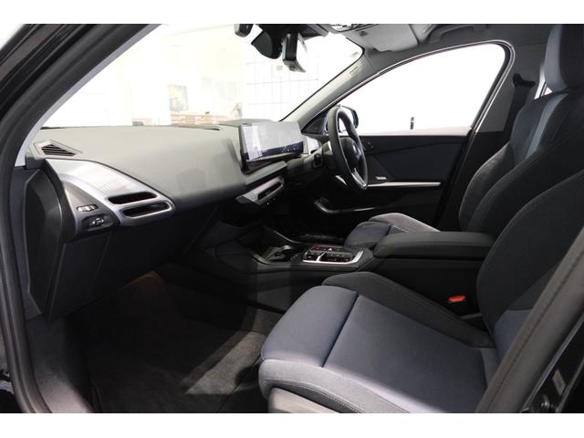 １シリーズ １２０ｄ　元デモカー　ハイラインパッケージ　テクノロジーパッケージ　エコニアバイカラーシート　ｈａｒｍａｎ／ｋａｒｄｏｎスピーカー　全方位カメラ　ワイヤレスチャージング　ヘッドアップディスプレイ　認定中古車（22枚目）
