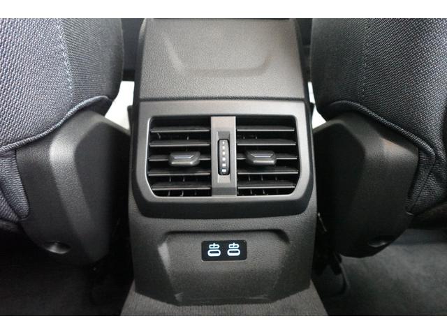 １シリーズ １２０ｄ　元デモカー　ハイラインパッケージ　テクノロジーパッケージ　エコニアバイカラーシート　ｈａｒｍａｎ／ｋａｒｄｏｎスピーカー　全方位カメラ　ワイヤレスチャージング　ヘッドアップディスプレイ　認定中古車（30枚目）