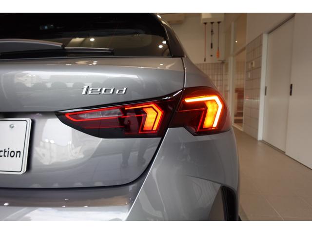 １シリーズ １２０ｄ　元デモカー　テクノロジーパッケージ　全方位カメラ　ヘッドアップディスプレイ　ワイヤレスチャージング　シートヒーター　ブラインドスポットモニター　電動リアゲート　アダプティブヘッドライト　認定中古車（65枚目）