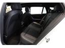 ドイツ本社と同様の教育、訓練を受けたBMW専門のメカニックが100項目にも上がるポイントを徹底的にチェック。交換基準に達した部品があればBMW純正部品を使用し整備した後にお客様に引渡しとなります。