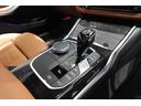 ドイツ本社と同様の教育、訓練を受けたBMW専門のメカニックが100項目にも上がるポイントを徹底的にチェック。交換基準に達した部品があればBMW純正部品を使用し整備した後にお客様に引渡しとなります。