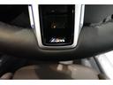 ドイツ本社と同様の教育、訓練を受けたBMW専門のメカニックが100項目にも上がるポイントを徹底的にチェック。交換基準に達した部品があればBMW純正部品を使用し整備した後にお客様に引渡しとなります。