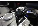 ドイツ本社と同様の教育、訓練を受けたBMW専門のメカニックが100項目にも上がるポイントを徹底的にチェック。交換基準に達した部品があればBMW純正部品を使用し整備した後にお客様に引渡しとなります。