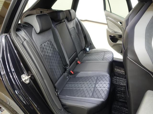 気の合う仲間とお出かけください。リヤシートもユッタリで楽しくドライブ！