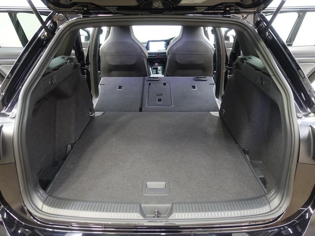 セカンドシートを倒すとさらに荷台が広くなります！