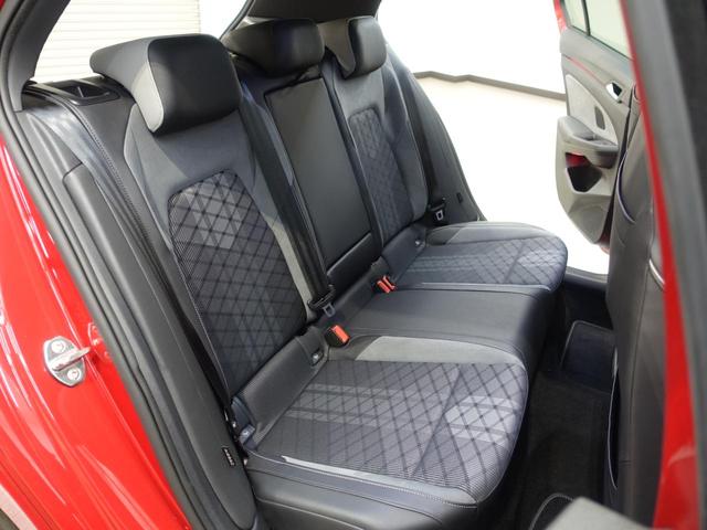 ���ЃN���[�j���O�H��ɂĂ܂�܂�N���[�j���O���s���A�����O���G���W�����[���〈���Ȃ��ו��܂ł��܂Ȃ���򂵂Ă���܂��B