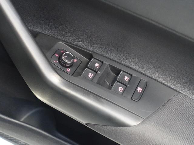 �^�]�Ȃ̃h�A�ɂ��Ă���h�A�~���[�p��]���m�u�Œ����ł��܂��B