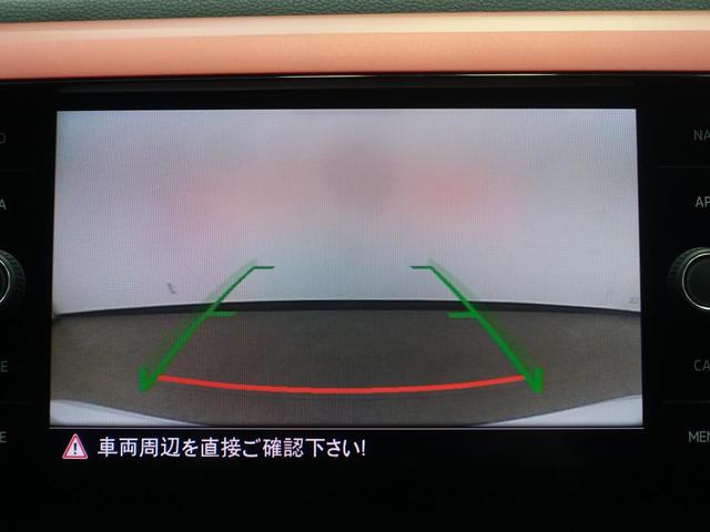 ��ގ��A�f�B�X�v���C�Ɍ���̏󋵂�\�����āA�h���C�o�[�̌�����E���x�����܂��B