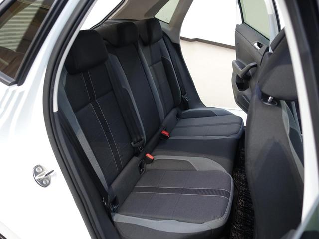 ＴＳＩ　Ｒライン　フォルクスワーゲン認定中古車保証付き　ナビオプション　セーフティーパッケージ　ＬＥＤヘッドライト　　バックカメラ　ブラインドスポットモニター　Ｂｌｕｅｔｏｏｔｈ　スペアキー　純正アルミホイール（画像8）