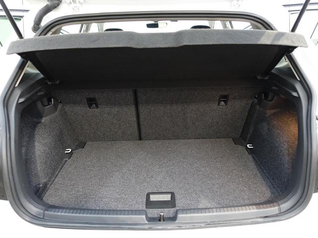 ＴＳＩ　Ｒライン　フォルクスワーゲン認定中古車保証付き　ナビオプション　セーフティーパッケージ　ＬＥＤヘッドライト　　バックカメラ　ブラインドスポットモニター　Ｂｌｕｅｔｏｏｔｈ　スペアキー　純正アルミホイール（画像9）