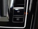 渋滞時や信号待ちの際、ブレーキペダルを踏んで停車後にブレーキペダルを離してもブレーキが効いたままになる便利なオートホールド付き!