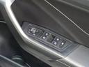 運転席のドアについているドアミラー用回転式ノブで調整できます。