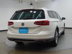 当店の認定中古車は下取り良質車、元試乗車をベースに自社のメンテナンス工場で専任メカニックにより入念に点検、整備を行いますのでご安心ください。 4