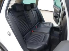 こちらのお車には新車保証がついておりますのでご安心ください。さらなる安心を、という場合には、有料にはなりますが延長保証もございます。 6