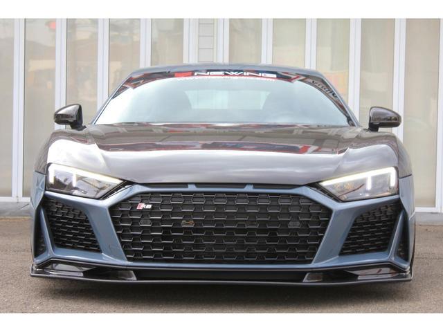 Ｒ８ Ｖ１０クーペパフォマンス５．２ＦＳＩクワＳトロニック　Ａｌｐｉｌデモカー　カーボンエアロ　カーボンボンネット　カーボンフェンダー　特注藍染本革張替え　ＶＯＳＳＥＮ２０インチ　Ｈ＆Ｒアジャストスプリング　Ｆｒｅｉｈｅｉｔスポーツマフラー＆キャタライザー（3枚目）