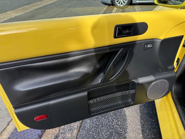 ニュービートル ＬＺ　最終モデル（６ＡＴ）／黒革シート／サンルーフ／地ＴＶナビ／ＣＤ／ＤＶＤ／ＡＵＸ／ＥＴＣ／シートヒーター／純正１６ＡＷ／ルーフライニング張替済み／１年保証付（20枚目）