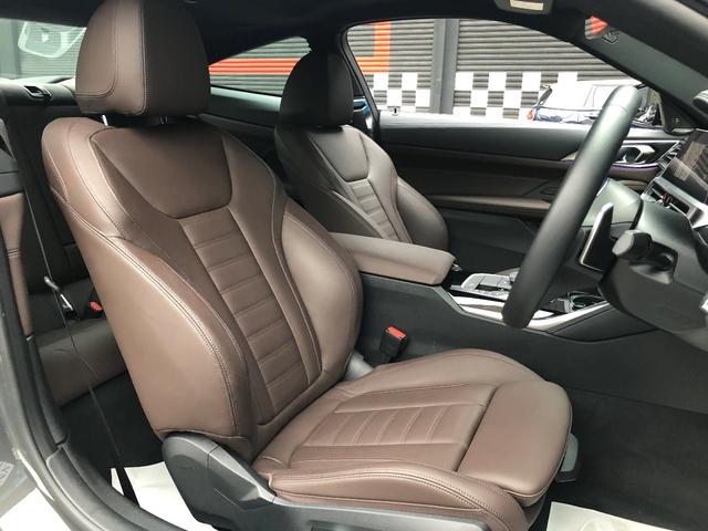 M440i xDriveクーペ 弊社デモカー ガラスサンルーフ モカレザーシート レーザーライト 19インチアルミホイール ヘッドアップディスプレイ アクティブクルーズコントロール ステアリングアシスト 全周囲カメラ 全周囲センサー(12枚目)