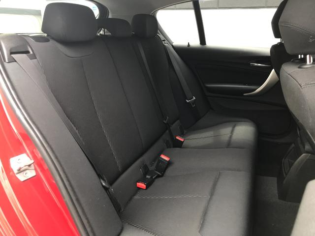 118i スポーツ 純正ナビ マルチファンクションステアリング 走行切り替えモード bluetooth搭載車両 バックカメラ バックモニター ETC搭載付きルームミラー LEDヘッドライト プラスPKG 純正クロスシート(13枚目)