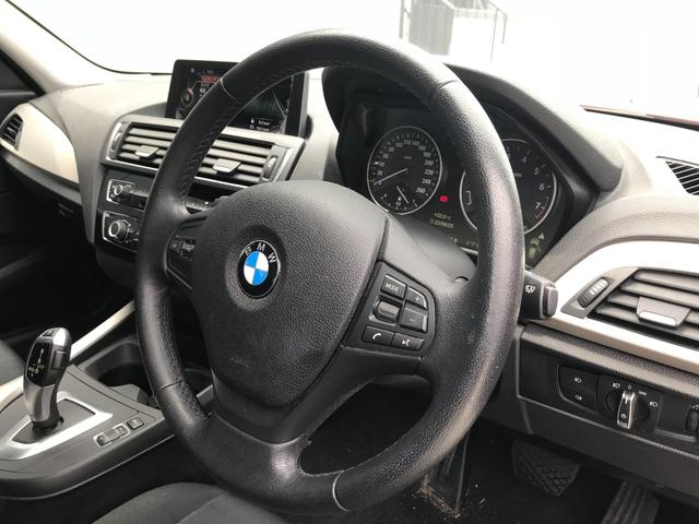 118i スポーツ 純正ナビ マルチファンクションステアリング 走行切り替えモード bluetooth搭載車両 バックカメラ バックモニター ETC搭載付きルームミラー LEDヘッドライト プラスPKG 純正クロスシート(15枚目)