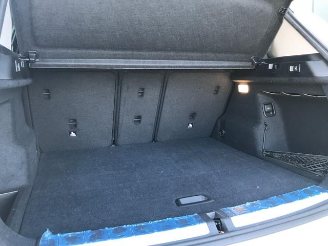 xDrive 18d xライン ミネラルホワイト コンフォートPKG Xライン 純正ナビ 純正18インチアルミホイール ETC搭載付きルームミラー 電動リアゲート 純正クロスシートオートエアコン プログラマブルボタン 床下収納(18枚目)