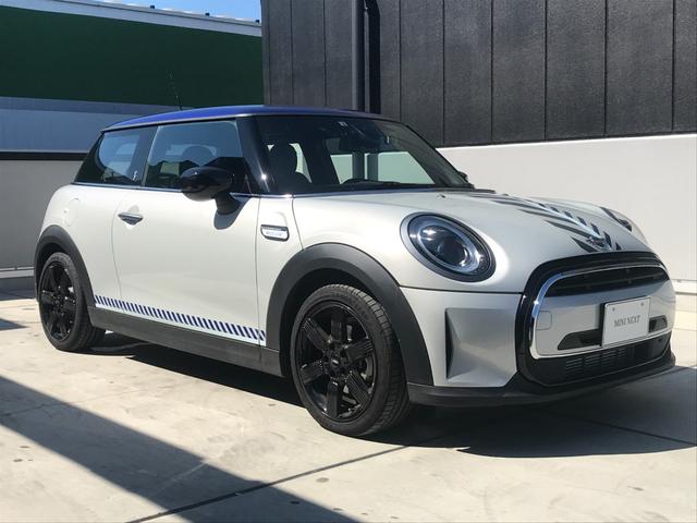 クーパー エッセンシャル・トリム ブリックレーンエディション 限定車180台 ワンオーナー マルチディスプレイメーター 車線逸脱防止センサーリアセンサー バックカメラ 衝突被害軽減ブレーキ レザレットシート 純正HDDナビ 社外地デジ(6枚目)