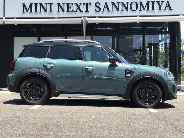 クーパーD クロスオーバー エッセンシャル・トリム 弊社下取車 ワンオーナー クルーズコントロール アンビエントライト ユニオンジャックテールランプ 純正17インチブラックホイール ユニオンジャックミラーキャップ 純正HDDナビ バックカメラ ETC(7枚目)