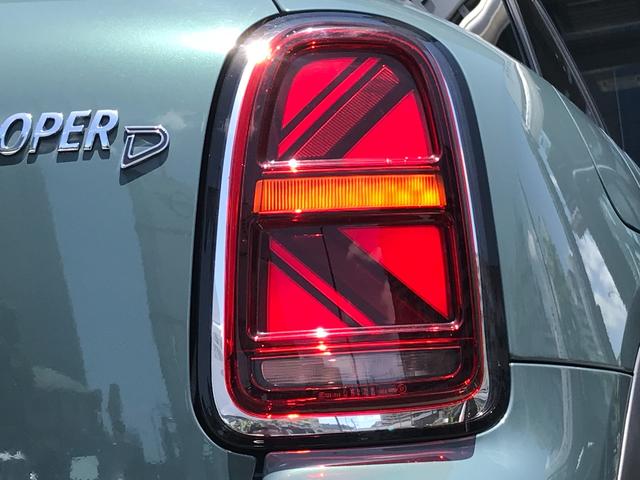 クーパーD クロスオーバー エッセンシャル・トリム 弊社下取車 ワンオーナー クルーズコントロール アンビエントライト ユニオンジャックテールランプ 純正17インチブラックホイール ユニオンジャックミラーキャップ 純正HDDナビ バックカメラ ETC(13枚目)