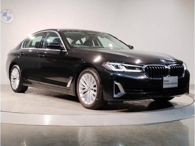 ５シリーズ ５２３ｄ　ｘＤｒｉｖｅ　ラグジュアリー　ＥＤジョイ＋　ブラックレザーシート　プラスパッケージ　リアウィンドーローラーブラインド　ランバーサポート　全周囲カメラ　ヘッドアップディスプレイ　アクティブクルーズコントロール　Ｆシートヒーター　純正１８ＡＷ（6枚目）