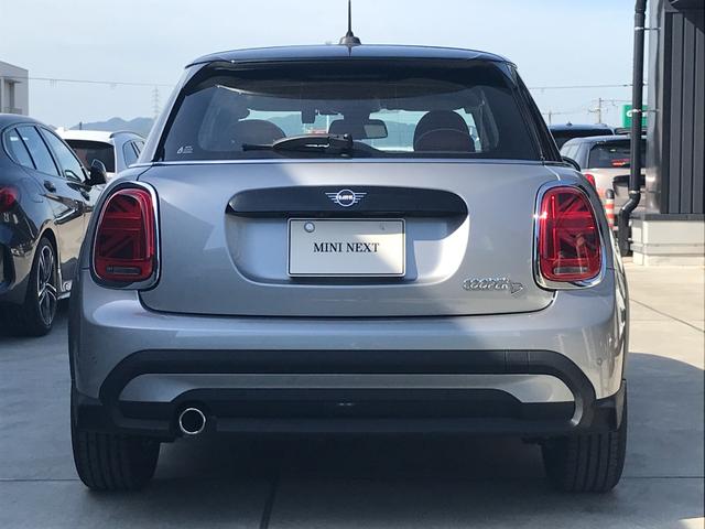 ＭＩＮＩ クーパーＤプレミアムプラスパックエッセンシャルトリム　弊社デモカー　ブラウンレザーシート　衝突被害軽減ブレーキ　シートヒーター　アップルカープレイ　Ｂｌｕｅｔｏｏｔｎ搭載車両　バックカメラ　スマートキー　オートエアコン　オートワイパー　オートライト（28枚目）