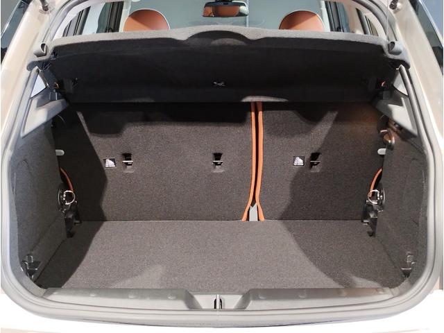 ＭＩＮＩ クーパーＳＤプレミアム＋パッケージクラシック・トリム　ワンオーナー　プレミアムプラスＰＫＧ　衝突被害軽減ブレーキ　チェスターレザーシート　スペアキー　シートヒーター　Ｂｌｕｅｔｏｏｔｈ搭載車両　障害物センサー　スマートキー　ワイヤレス充電　ＡＣＣ（25枚目）