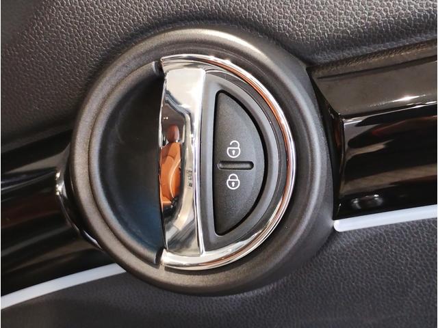 ＭＩＮＩ クーパーＳＤプレミアム＋パッケージクラシック・トリム　ワンオーナー　プレミアムプラスＰＫＧ　衝突被害軽減ブレーキ　チェスターレザーシート　スペアキー　シートヒーター　Ｂｌｕｅｔｏｏｔｈ搭載車両　障害物センサー　スマートキー　ワイヤレス充電　ＡＣＣ（63枚目）