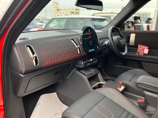 ＭＩＮＩ ジョンクーパーワークス　カントリーマンオール４ＪＣＷ　弊社デモカー　ステアリングヒーター　全周囲カメラ　アンドロイドオート　衝突被害軽減ブレーキ　電動リアゲート　アクティブクルーズコントロール　アップルカープレイ　障害物センサー　２０インチアルミホイール（66枚目）