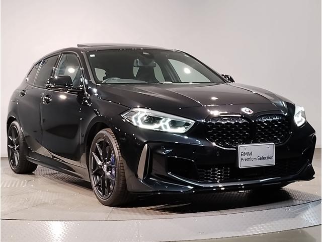 １シリーズ Ｍ１３５ｉ　ｘＤｒｉｖｅ　Ｍプラスパッケージ　パノラマガラスサンルーフ　アクティブクルーズコントロール　ヘッドアップディスプレイ　純正１８インチアルミホイール　ブラックレザーシート　５０周年記念モデル　ワンオーナー（6枚目）