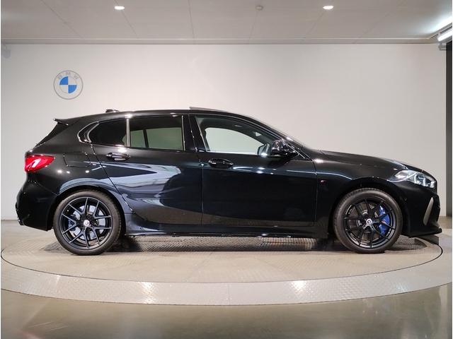 １シリーズ Ｍ１３５ｉ　ｘＤｒｉｖｅ　Ｍプラスパッケージ　パノラマガラスサンルーフ　アクティブクルーズコントロール　ヘッドアップディスプレイ　純正１８インチアルミホイール　ブラックレザーシート　５０周年記念モデル　ワンオーナー（7枚目）