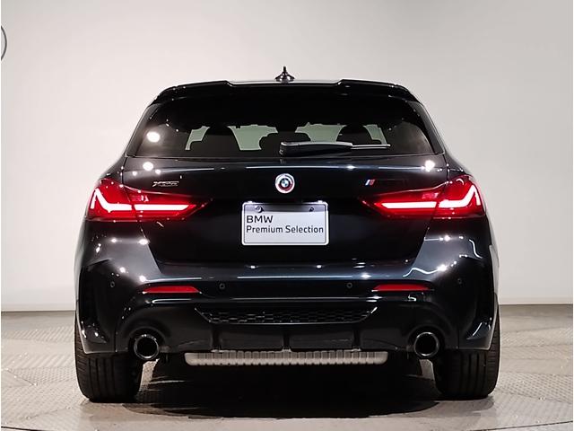 １シリーズ Ｍ１３５ｉ　ｘＤｒｉｖｅ　Ｍプラスパッケージ　パノラマガラスサンルーフ　アクティブクルーズコントロール　ヘッドアップディスプレイ　純正１８インチアルミホイール　ブラックレザーシート　５０周年記念モデル　ワンオーナー（9枚目）