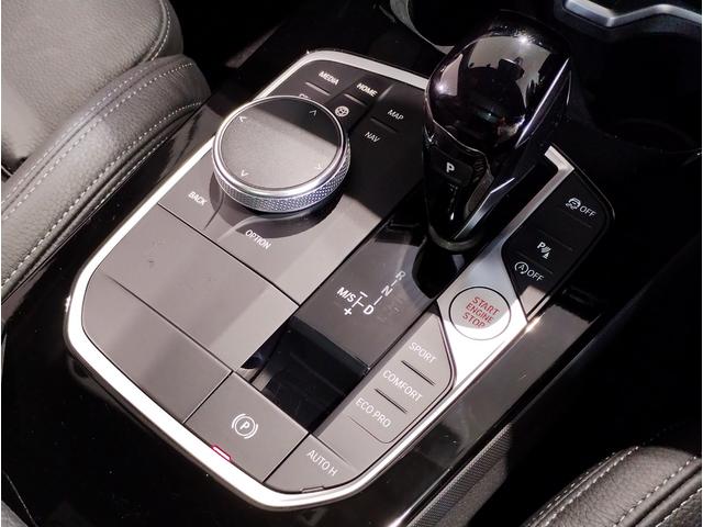 １シリーズ Ｍ１３５ｉ　ｘＤｒｉｖｅ　Ｍプラスパッケージ　パノラマガラスサンルーフ　アクティブクルーズコントロール　ヘッドアップディスプレイ　純正１８インチアルミホイール　ブラックレザーシート　５０周年記念モデル　ワンオーナー（16枚目）