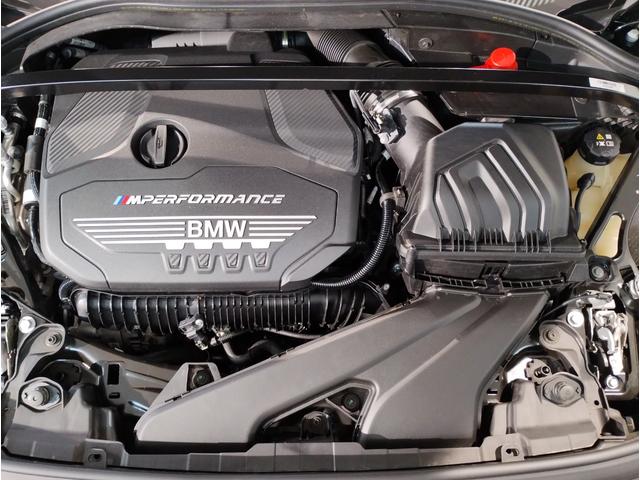 １シリーズ Ｍ１３５ｉ　ｘＤｒｉｖｅ　Ｍプラスパッケージ　パノラマガラスサンルーフ　アクティブクルーズコントロール　ヘッドアップディスプレイ　純正１８インチアルミホイール　ブラックレザーシート　５０周年記念モデル　ワンオーナー（20枚目）