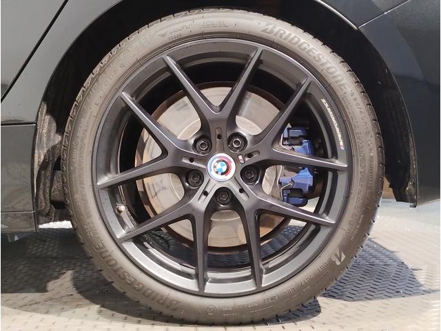 １シリーズ Ｍ１３５ｉ　ｘＤｒｉｖｅ　Ｍプラスパッケージ　パノラマガラスサンルーフ　アクティブクルーズコントロール　ヘッドアップディスプレイ　純正１８インチアルミホイール　ブラックレザーシート　５０周年記念モデル　ワンオーナー（28枚目）